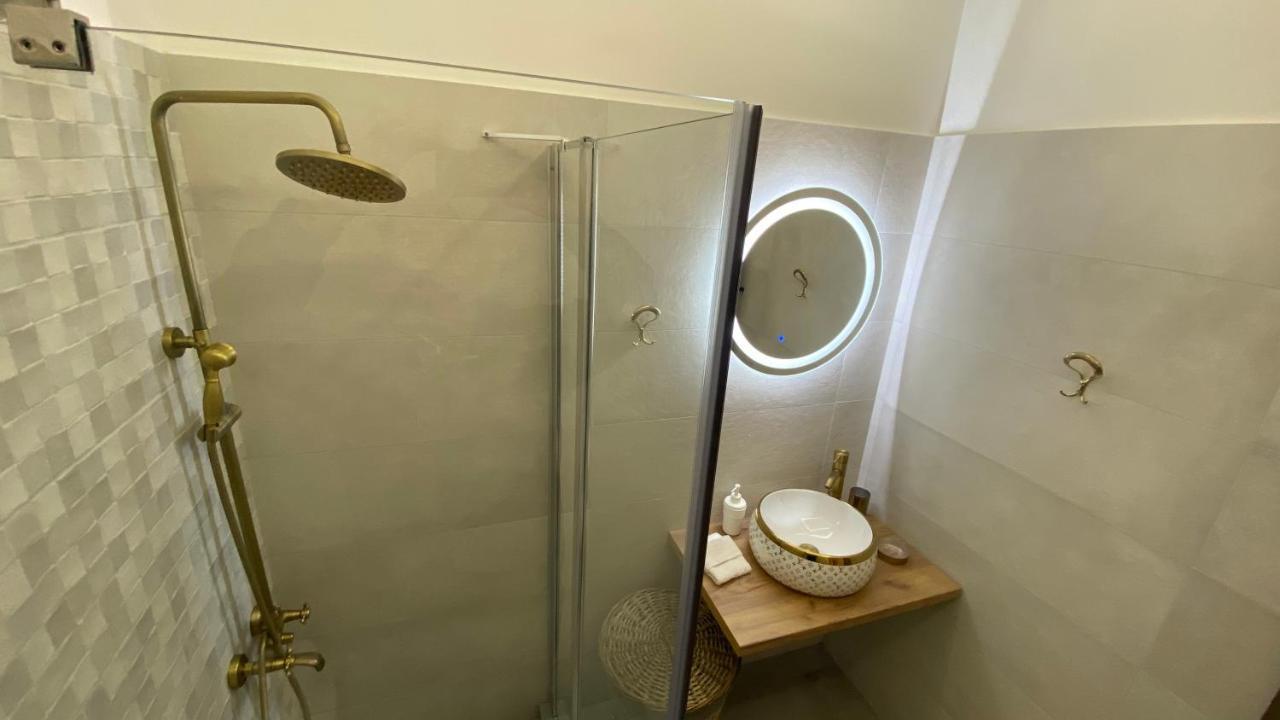 Patras Golden Suite ภายนอก รูปภาพ
